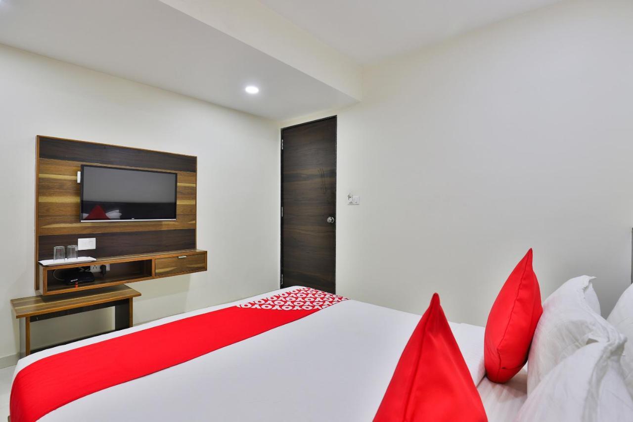 Oyo 25009 Hotel Crystal Ахмедабад Екстер'єр фото