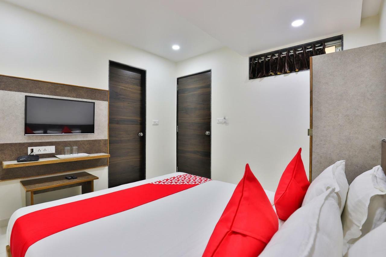 Oyo 25009 Hotel Crystal Ахмедабад Екстер'єр фото
